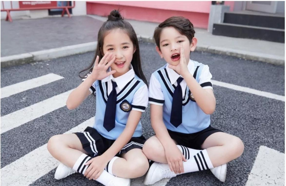 校服质量差引发问题不断，学生家长应有更多的话语权