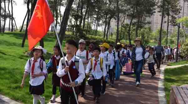 【乔纳绅】学校统一校服采购校服的好处